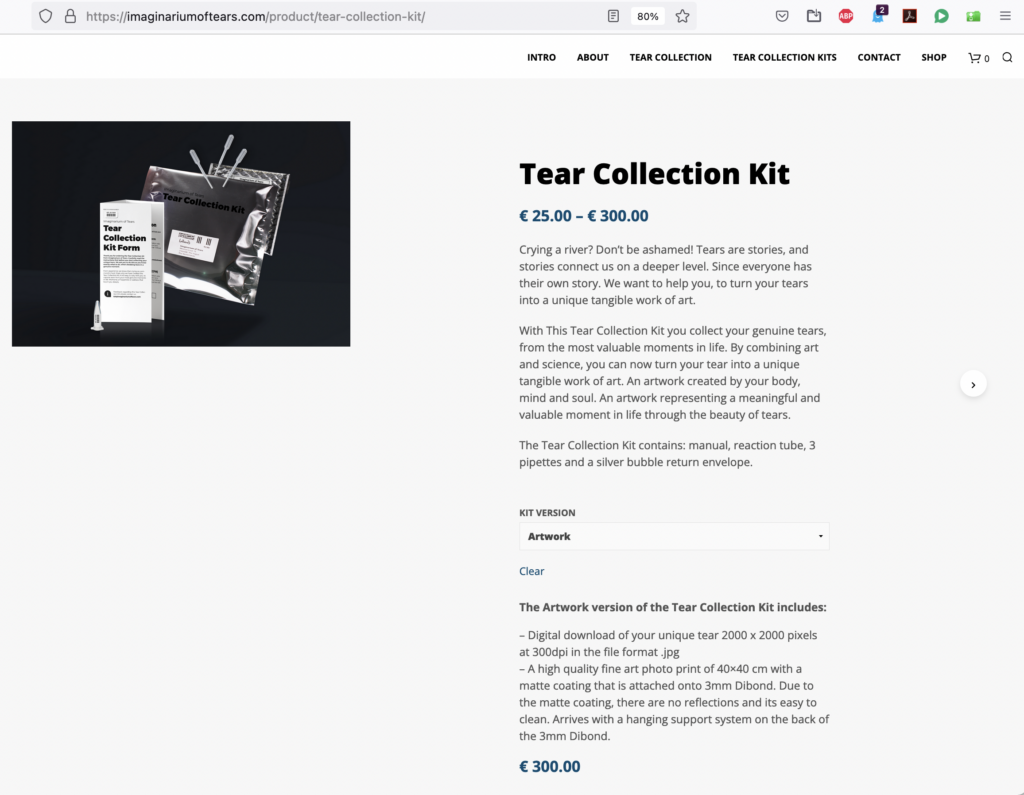 Screenshot einer Website. Weißer Hintergrund. Links ist ein Bild mit einem Tränen-Sammel-Set zu sehen und links steht in schwarzer Schrift auf weißem Grund eine Beschreibung dieses Sets mit Kaufoption.